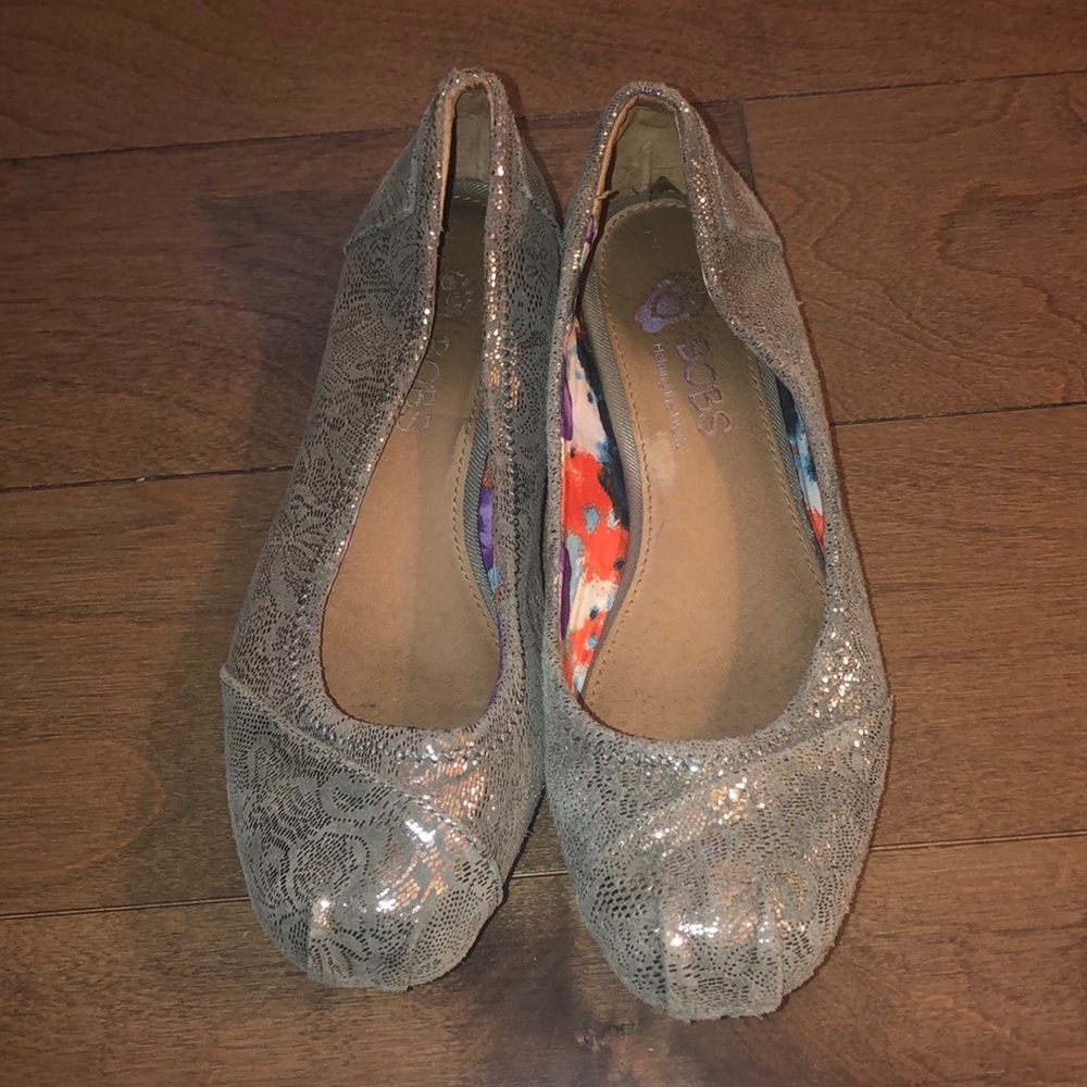 Sketchers bobs silver and grey leather flats.